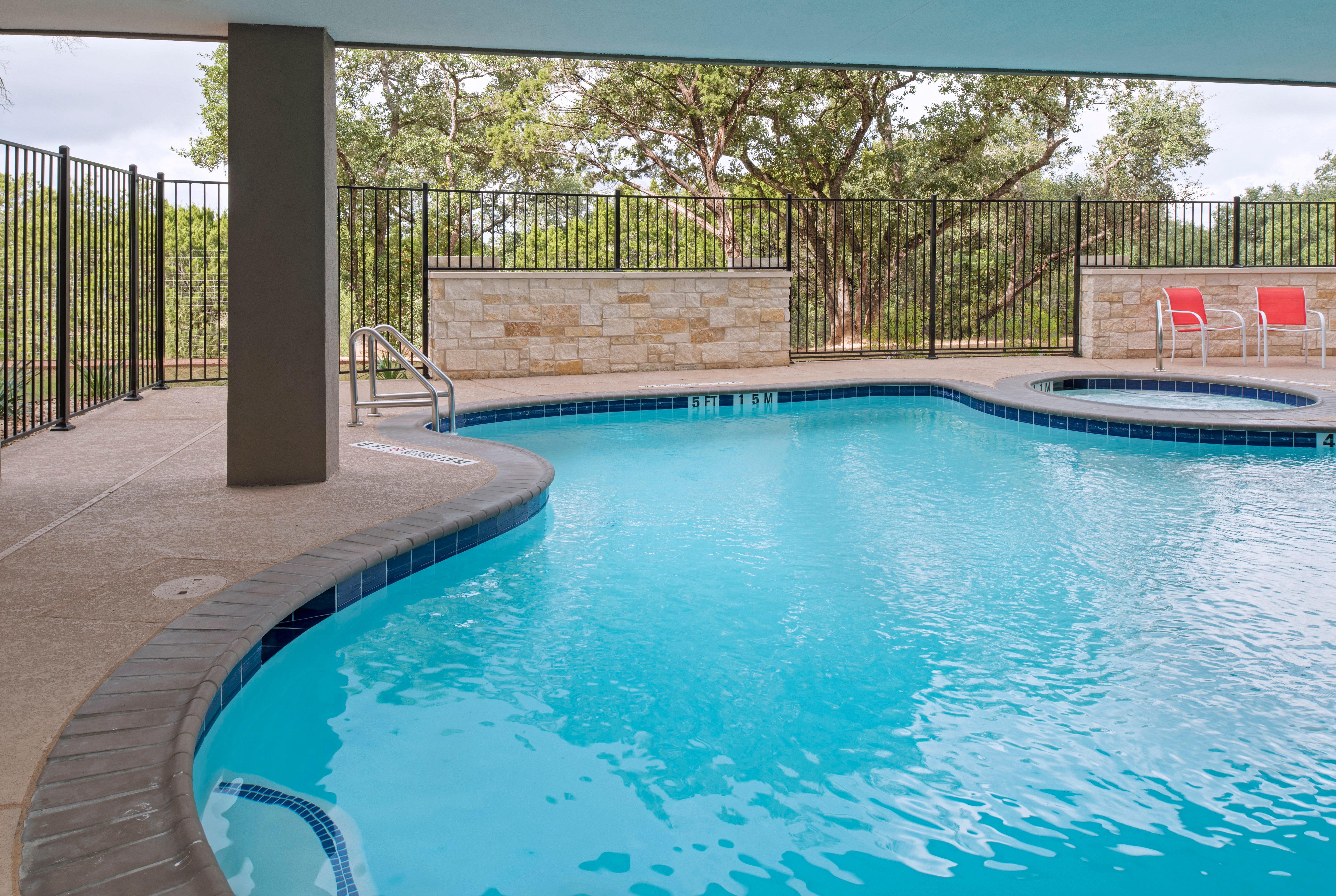 Holiday Inn Express & Suites Austin Nw - Four Points By Ihg Exterior photo
